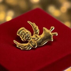 Flying Angel Pin Vintage Gold Plated Christmas Brooch Excellent Condition